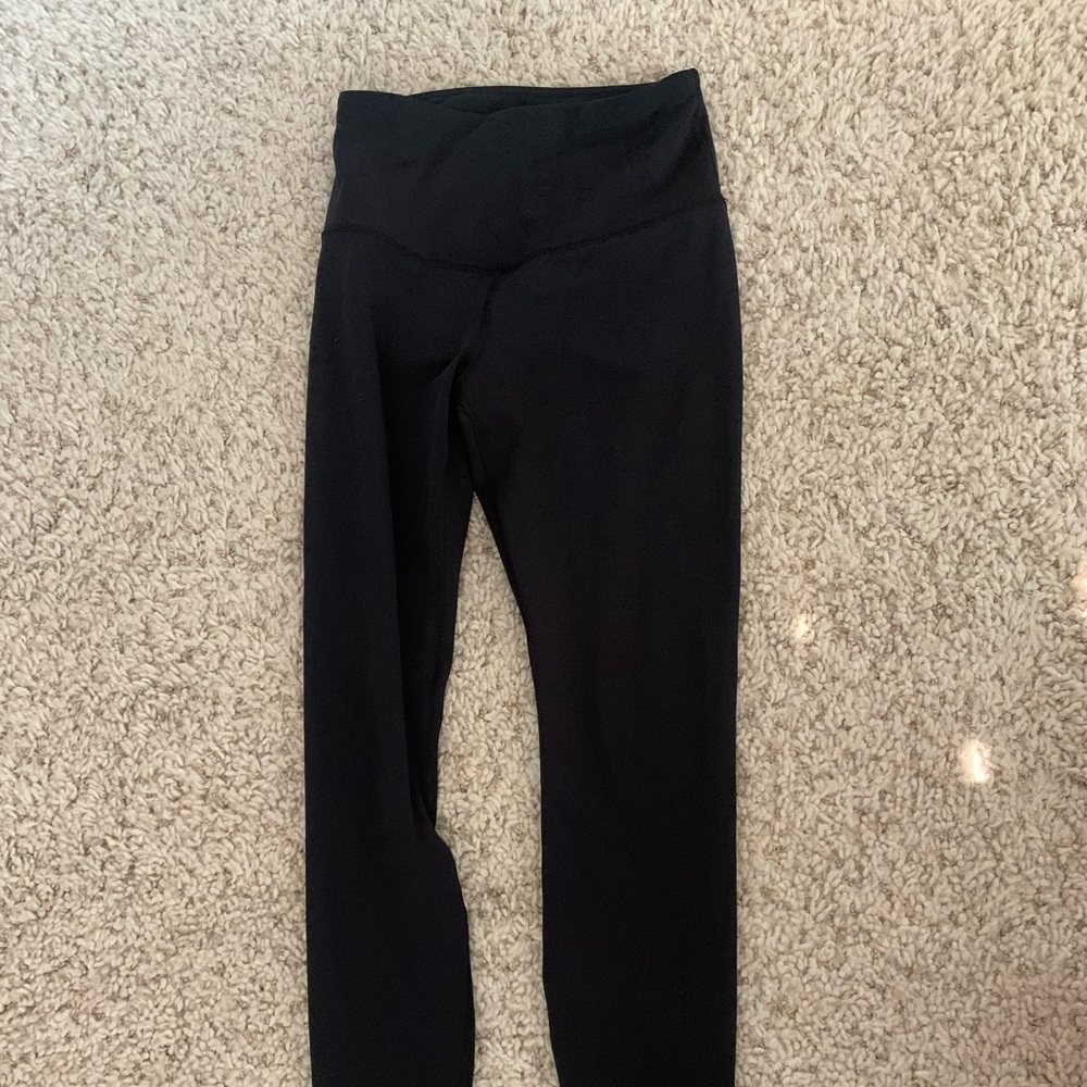 Black high waisted leggings.